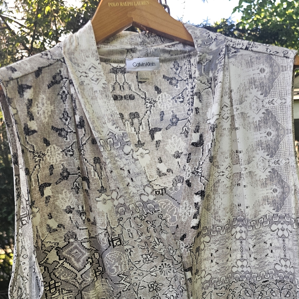 Calvin Klein Women's Gray Patterned Top